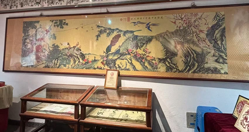 楊秀玲剪紙作品《百鳥朝鳳》。人民網(wǎng) 白宛松攝