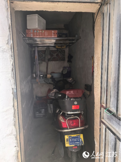 電動自行車車庫內(nèi)部。 人民網(wǎng) 崔小倩攝